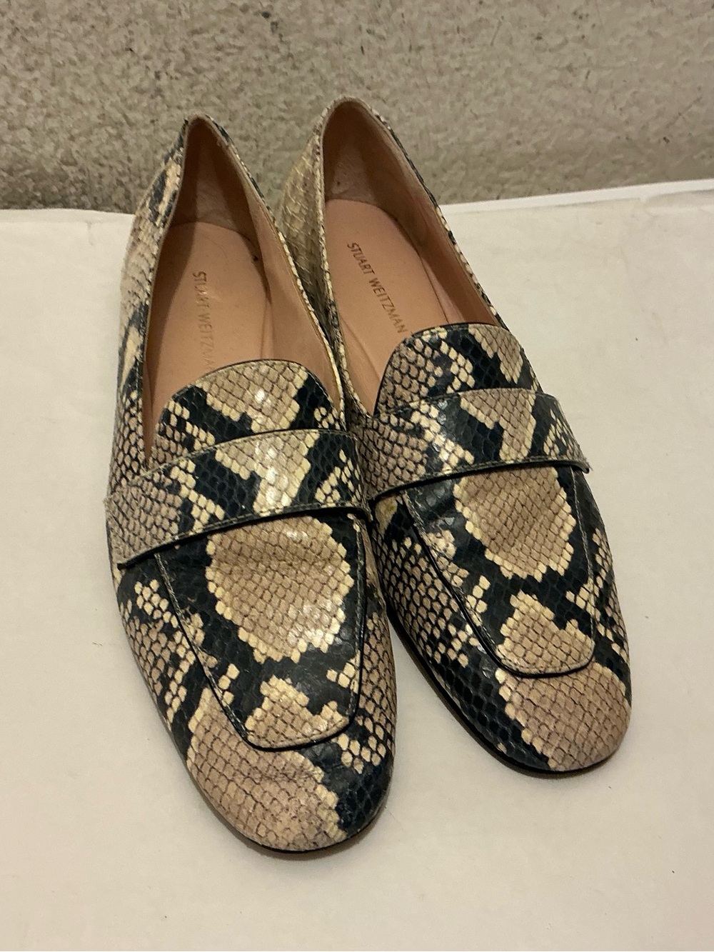 Stuart Weitzman Beige and Black Snakeskin Loafers 7N